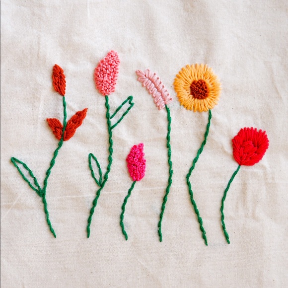 Wildflower hand embroidered tote bag, minimalistic boho chic shopping bag - Picture 6 of 6